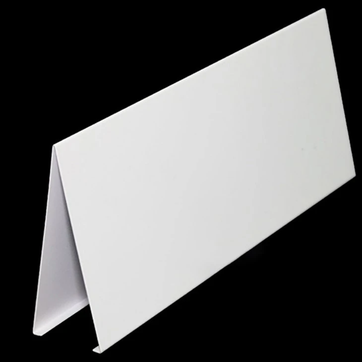 V - gevormd decoratief gesp plafond